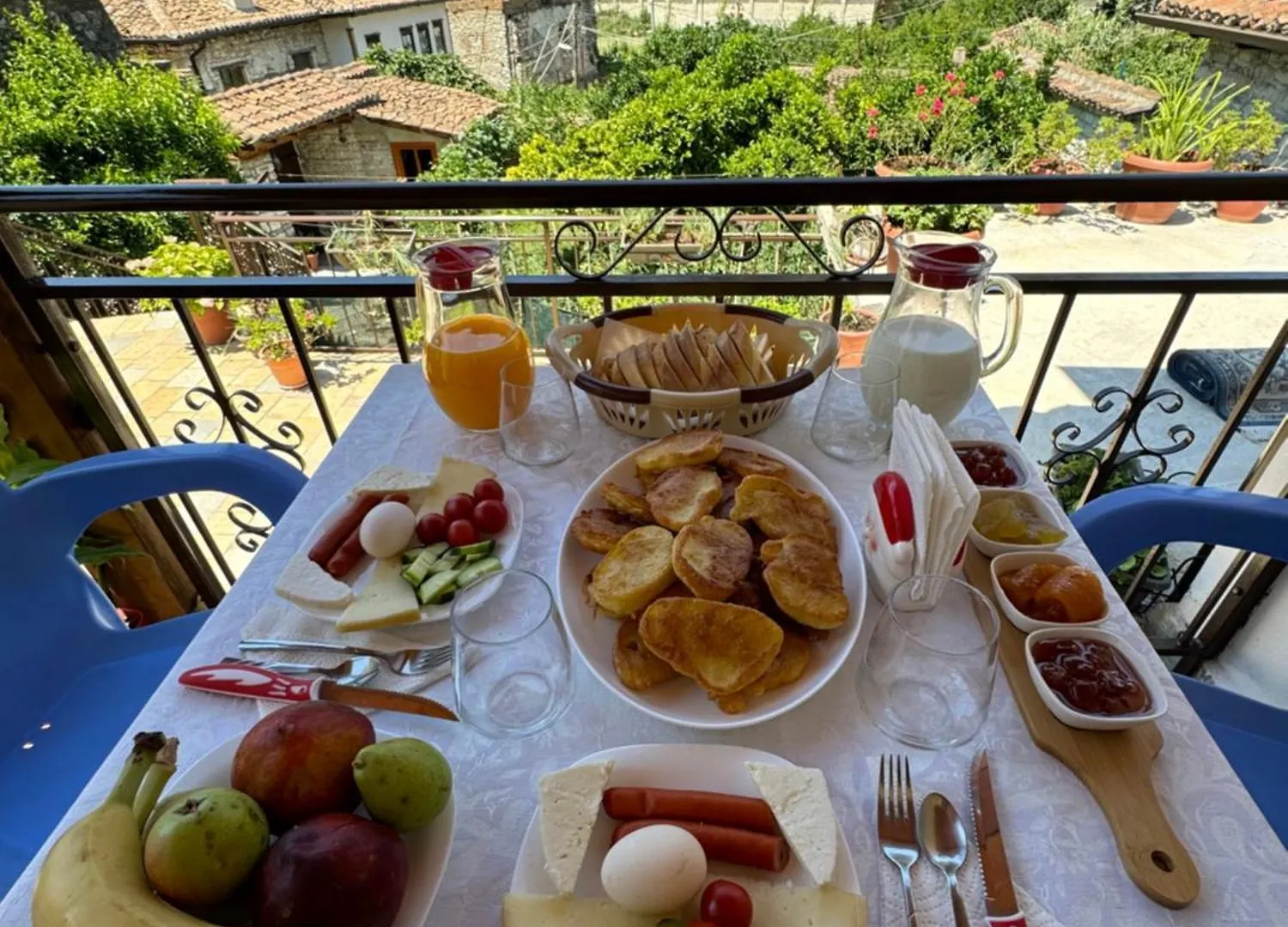 Meroli Guesthouse - Unesco Quarter Berat 0*,  Albania