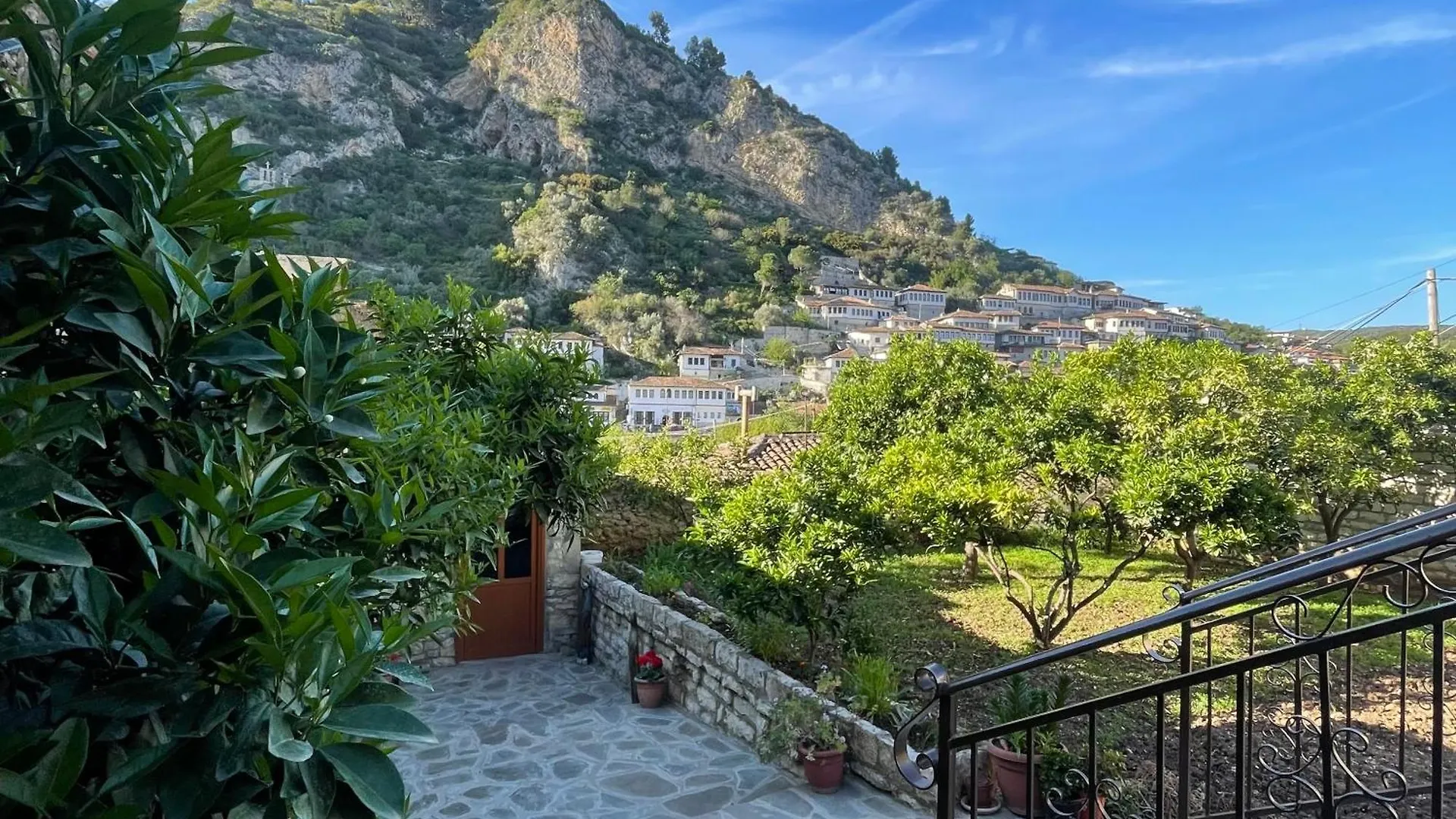 Guest house Meroli Guesthouse - Unesco Quarter Berat Albania